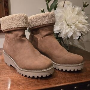 DV  by Dolce Vita Womens Rumee Size 11 Pullon Lug Sole Tan Faux Fur Trim
